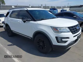 2016 Ford Explorer XLT with VIN 1FM5K8DHXGGA72450, listed as a IAAI auction lot 42019233 with 184,499 mi miles. Bid and sale history available at carsss.com. Image 1.