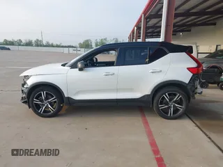 2019 Volvo XC40 R-Design z VIN YV4AC2HM7K2149105, wystawiony jako IAAI lot #41857899 z przebiegiem 122 736 mil mil oraz . Historia ofert i sprzedaży dostępna na DreamBid. Obrazek 14.