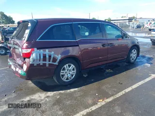 2013 Honda Odyssey LX z VIN 5FNRL5H25DB058422, wystawiony jako IAAI lot #42247200 z przebiegiem 137 053 mil mil oraz . Historia ofert i sprzedaży dostępna na DreamBid. Obrazek 4.