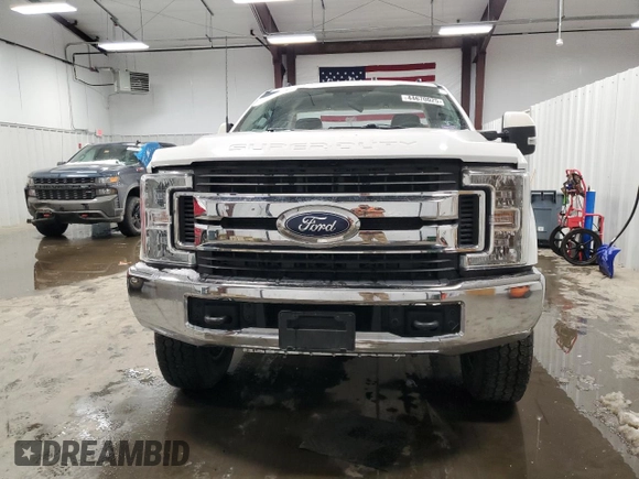 2019 Ford F-250 XLT с VIN 1FTBF2BT9KEC94076, выставлен на аукционе Copart как лот 44670025 с пробегом 120 824 миль миль и Списание • Salvage title. История ставок и продаж доступна на DreamBid. Изображение 5.