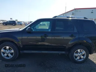 2010 Ford Escape Limited z VIN 1FMCU9E74AKB24589, wystawiony jako IAAI lot #42119996 z przebiegiem 154 745 mil mil oraz . Historia ofert i sprzedaży dostępna na DreamBid. Obrazek 14.