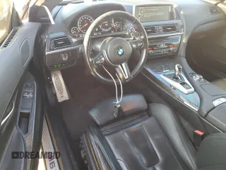 2013 BMW M6 z VIN WBSLX9C58DD159800, wystawiony jako Copart lot #68904984 z przebiegiem 107 426 mil mil oraz Szkoda całkowita • Salvage title. Historia ofert i sprzedaży dostępna na DreamBid. Obrazek 8.