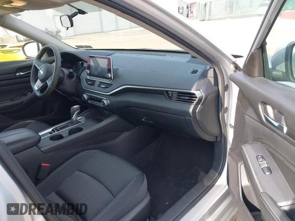 2019 Nissan Altima 2.5 S with VIN 1N4BL4BW0KC142252, listed as a IAAI auction lot 41722876 with 28,677 mi miles. Bid and sale history available at carsss.com. Image 5.