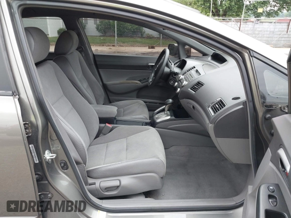 2008 Honda Civic LX z VIN 1HGFA16548L091849, wystawiony jako IAAI lot #42378104 z przebiegiem 74 981 mil mil oraz . Historia ofert i sprzedaży dostępna na DreamBid. Obrazek 5.