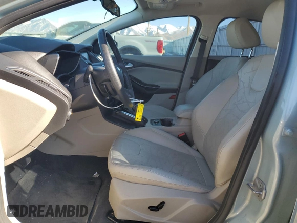 2013 Ford Focus Electric z VIN 1FADP3R46DL364373, wystawiony jako Copart lot #47291505 z przebiegiem 92 412 mil mil oraz Szkody całkowita. Historia ofert i sprzedaży dostępna na DreamBid. Obrazek 7.