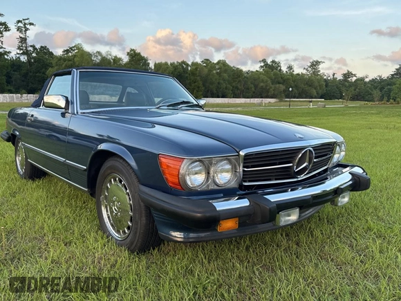 1988 Mercedes-Benz 560 Series 560SL with VIN WDBBA48DXJA085766, listed as a Copart auction lot 54797875 with 69,162 mi miles and Clean Title. Bid and sale history available at carsss.com. Image 1.
