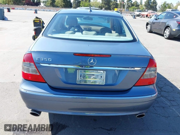 2007 Mercedes-Benz E 350 z VIN WDBUF56X57B124408, wystawiony jako IAAI lot #42185213 z przebiegiem 93 149 mil mil oraz . Historia ofert i sprzedaży dostępna na DreamBid. Obrazek 17.