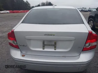 2006 Volvo S40 2.4L with VIN YV1MS382762220598, listed as a IAAI auction lot 41538927 with 115,966 mi miles. Bid and sale history available at carsss.com. Image 16.