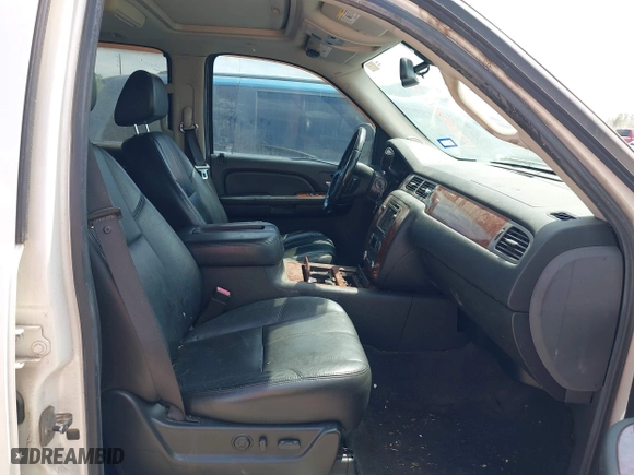 2008 Chevrolet Avalanche LT w/2LT with VIN 3GNEC12028G250998, listed as a IAAI auction lot 42056165 with 273,777 mi miles. Bid and sale history available at carsss.com. Image 5.