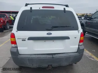 2007 Ford Escape XLT with VIN 1FMYU93147KA42293, listed as a IAAI auction lot 41586591 with 215,643 mi miles. Bid and sale history available at carsss.com. Image 16.