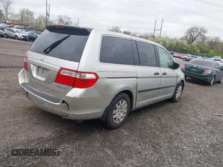 2005 Honda Odyssey LX with VIN 5FNRL38255B085979, listed as a IAAI auction lot 41971745 with 161,170 mi miles. Bid and sale history available at carsss.com. Image 4.