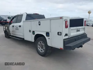 2019 Ford F-250 z VIN 1FD7W2BT8KEC91512, wystawiony jako IAAI lot #40410739 z przebiegiem Nie podano mil oraz . Historia ofert i sprzedaży dostępna na DreamBid. Obrazek 3.