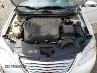 2014 Chrysler 200 Limited z VIN 1C3CCBCG2EN194361, wystawiony jako Copart lot #52613075 z przebiegiem 177 651 mil mil oraz Szkoda całkowita • Salvage title. Historia ofert i sprzedaży dostępna na DreamBid. Obrazek 11.