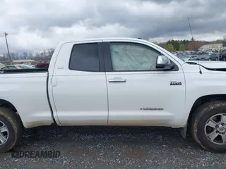 2017 Toyota Tundra SR z VIN 5TFUY5F12HX602084, wystawiony jako IAAI lot #41946571 z przebiegiem 94 271 mil mil oraz . Historia ofert i sprzedaży dostępna na DreamBid. Obrazek 13.