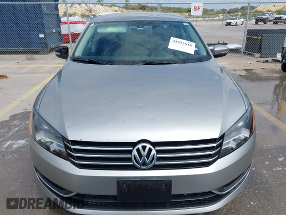 2014 Volkswagen Passat S z VIN 1VWAT7A33EC038497, wystawiony jako IAAI lot #41922616 z przebiegiem 110 509 mil mil oraz . Historia ofert i sprzedaży dostępna na DreamBid. Obrazek 12.