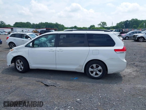2014 Toyota Sienna LE AAS с VIN 5TDKK3DC9ES496428, выставлен на аукционе IAAI как лот 42623561 с пробегом 432 867 миль миль и . История ставок и продаж доступна на DreamBid. Изображение 14.