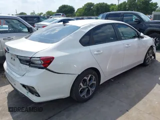 2021 Kia Forte LXS с VIN 3KPF24AD6ME288942, выставлен на аукционе IAAI как лот 42315603 с пробегом 131 843 миль миль и . История ставок и продаж доступна на DreamBid. Изображение 4.