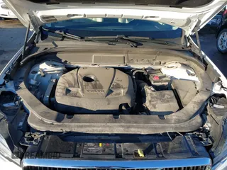 2019 Volvo XC60 Momentum with VIN LYV102RK8KB381803, listed as a IAAI auction lot 40925515 with 99,530 mi miles and . Bid and sale history available at DreamBid. Image 10.