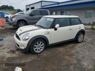 2013 MINI Hardtop S z VIN WMWSV3C51DT393866, wystawiony jako Copart lot #60793665 z przebiegiem 115 116 mil mil oraz Nie do naprawy • Non repairable. Historia ofert i sprzedaży dostępna na DreamBid. Obrazek 1.