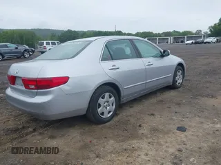 2005 Honda Accord LX z VIN 1HGCM56485A049104, wystawiony jako IAAI lot #42379566 z przebiegiem 200 319 mil mil oraz . Historia ofert i sprzedaży dostępna na DreamBid. Obrazek 4.