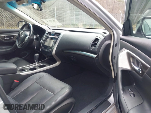 2013 Nissan Altima SV with VIN 1N4AL3AP4DC197077, listed as a IAAI auction lot 41287133 with 165,960 mi miles and . Bid and sale history available at carsss.com. Image 5.