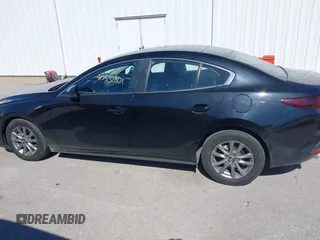 2021 Mazda 3 S z VIN JM1BPAAL4M1333238, wystawiony jako IAAI lot #40532801 z przebiegiem 33 538 mil mil oraz . Historia ofert i sprzedaży dostępna na DreamBid. Obrazek 14.