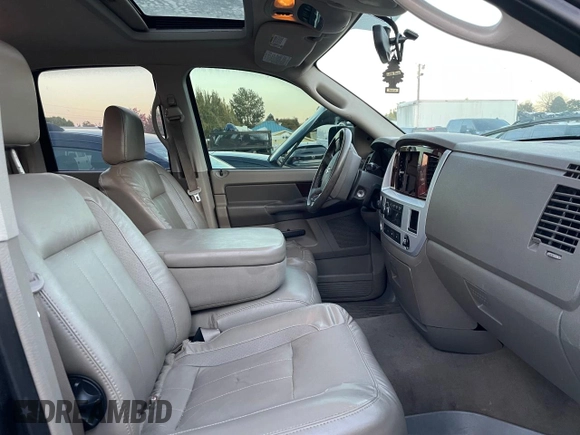 2008 Dodge 3500 Laramie z VIN 3D7MX38AX8G221632, wystawiony jako Copart lot #73439784 z przebiegiem 217 087 mil mil oraz Czysty tytuł • Clean title. Historia ofert i sprzedaży dostępna na DreamBid. Obrazek 5.