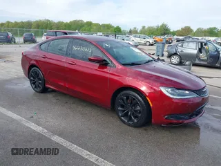 2015 Chrysler 200 S z VIN 1C3CCCBB3FN739044, wystawiony jako IAAI lot #42230213 z przebiegiem 137 944 mil mil oraz . Historia ofert i sprzedaży dostępna na DreamBid. Obrazek 1.