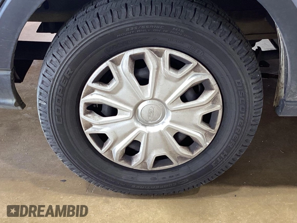 2019 Ford Transit z VIN 1FTYR2CM1KKA32062, wystawiony jako IAAI lot #42596475 z przebiegiem 151 369 mil mil oraz . Historia ofert i sprzedaży dostępna na DreamBid. Obrazek 2.