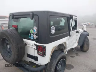2013 Jeep Wrangler Sport z VIN 1C4AJWAG9DL653348, wystawiony jako IAAI lot #42096860 z przebiegiem 55 575 mil mil oraz . Historia ofert i sprzedaży dostępna na DreamBid. Obrazek 4.