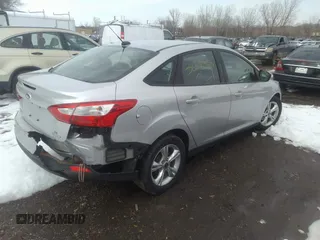 2013 Ford Focus SE with VIN 1FADP3F25DL271105, listed as a IAAI auction lot 36260870 with 122,592 mi miles. Bid and sale history available at carsss.com. Image 4.