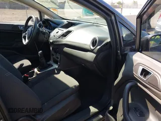 2015 Ford Fiesta SE z VIN 3FADP4EJ0FM146237, wystawiony jako IAAI lot #42452345 z przebiegiem 121 742 mil mil oraz . Historia ofert i sprzedaży dostępna na DreamBid. Obrazek 5.