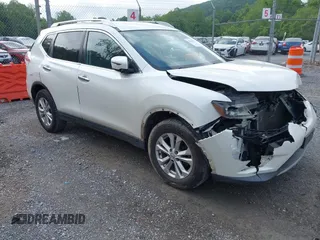 2016 Nissan Rogue SV z VIN KNMAT2MV0GP708165, wystawiony jako IAAI lot #42301133 z przebiegiem 141 187 mil mil oraz . Historia ofert i sprzedaży dostępna na DreamBid. Obrazek 1.