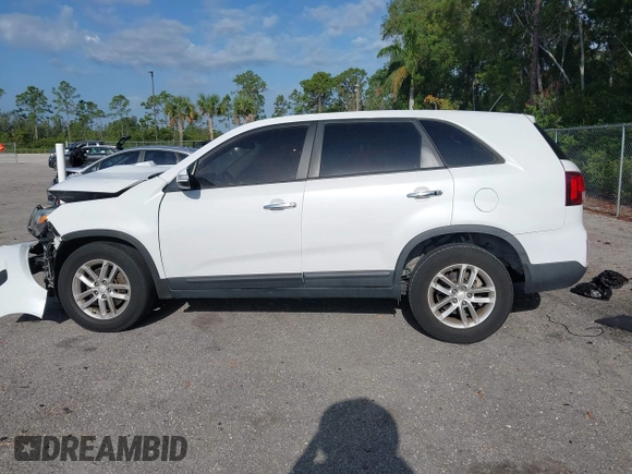 2015 Kia Sorento LX with VIN 5XYKT3A61FG561833, listed as a IAAI auction lot 42016426 with 130,907 mi miles and . Bid and sale history available at carsss.com. Image 14.