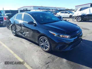 2024 Kia Forte LXS z VIN 3KPF24AD8RE723046, wystawiony jako IAAI lot #41076768 z przebiegiem 18 549 mil mil oraz . Historia ofert i sprzedaży dostępna na DreamBid. Obrazek 1.