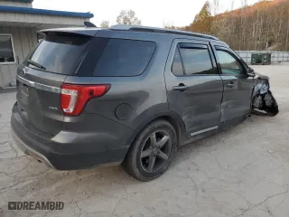 2017 Ford Explorer XLT with VIN 1FM5K8D85HGD83429, listed as a Copart auction lot 77774024 with 98,160 mi miles and Salvage Title. Bid and sale history available at carsss.com. Image 3.