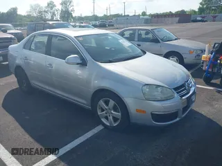 2008 Volkswagen Jetta SE с VIN 3VWRM71K28M154204, выставлен на аукционе IAAI как лот 42118218 с пробегом 225 265 миль миль и . История ставок и продаж доступна на DreamBid. Изображение 1.