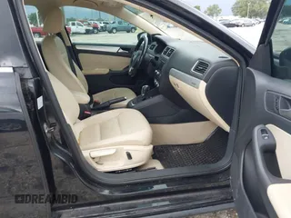 2013 Volkswagen Jetta Hybrid SE with VIN 3VW637AJ0DM281198, listed as a IAAI auction lot 42710130 with 68,068 mi miles and . Bid and sale history available at DreamBid. Image 5.