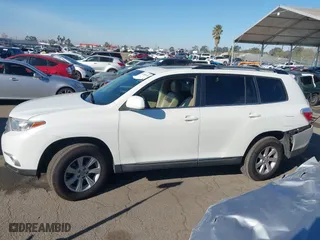 2013 Toyota Highlander with VIN 5TDZK3EH4DS110912, listed as a IAAI auction lot 41369190 with 183,753 mi miles. Bid and sale history available at carsss.com. Image 14.