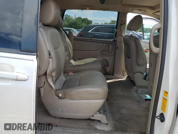2010 Toyota Sienna XLE с VIN 5TDDK4CC5AS029985, выставлен на аукционе Copart как лот 84182164 с пробегом 232 460 миль миль и Списание • Salvage title. История ставок и продаж доступна на DreamBid. Изображение 11.