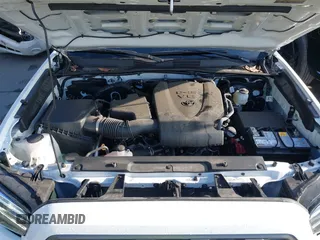 2023 Toyota Tacoma SR5 z VIN 3TMAZ5CNXPM208862, wystawiony jako IAAI lot #42206860 z przebiegiem 11 354 mil mil oraz . Historia ofert i sprzedaży dostępna na DreamBid. Obrazek 10.