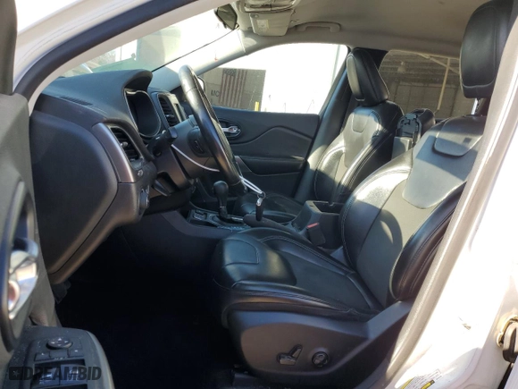 2019 Jeep Cherokee Latitude Plus with VIN 1C4PJLLB8KD154199, listed as a Copart auction lot 87306894 with 136,913 mi miles and Salvage Title. Bid and sale history available at carsss.com. Image 7.