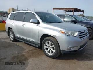 2013 Toyota Highlander with VIN 5TDZA3EH5DS037472, listed as a IAAI auction lot 41725490 with 170,494 mi miles and . Bid and sale history available at DreamBid. Image 1.
