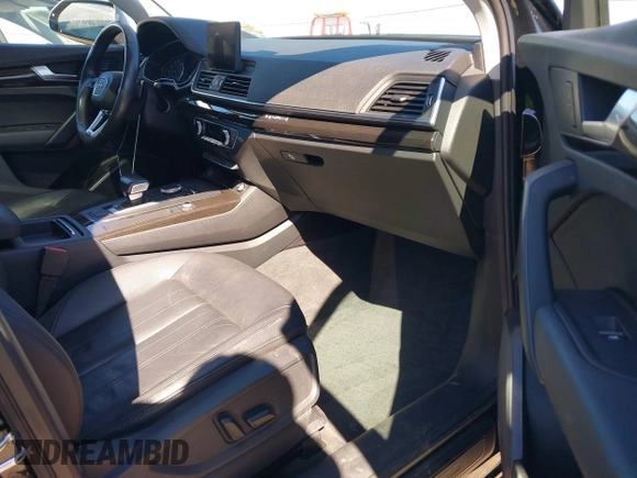 2019 Audi Q5 Premium with VIN WA1ANAFY8K2135057, listed as a IAAI auction lot 41870849 with 32,973 mi miles. Bid and sale history available at carsss.com. Image 5.