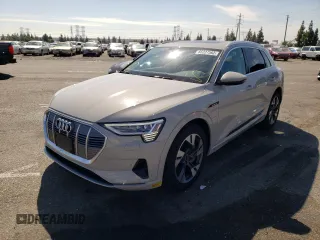 2022 Audi e-tron Premium z VIN WA1AAAGE0NB024295, wystawiony jako Copart lot #65237562 z przebiegiem 4 495 mil mil oraz . Historia ofert i sprzedaży dostępna na DreamBid. Obrazek 2.