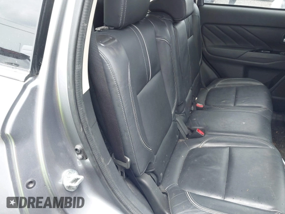 2018 Mitsubishi Outlander SEL z VIN JA4J24A58JZ058655, wystawiony jako IAAI lot #42569775 z przebiegiem 111 370 mil mil oraz . Historia ofert i sprzedaży dostępna na DreamBid. Obrazek 8.