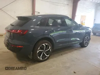 2024 Audi Q8 e-tron z VIN WA15ABGE5RB025102, wystawiony jako Copart lot #65831524 z przebiegiem 10 623 mil mil oraz Szkody całkowita. Historia ofert i sprzedaży dostępna na DreamBid. Obrazek 3.