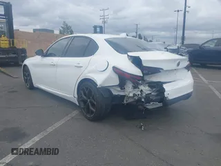 2019 Alfa Romeo Giulia z VIN ZARFAMAN5K7622490, wystawiony jako IAAI lot #41403496 z przebiegiem Nie podano mil oraz . Historia ofert i sprzedaży dostępna na DreamBid. Obrazek 3.