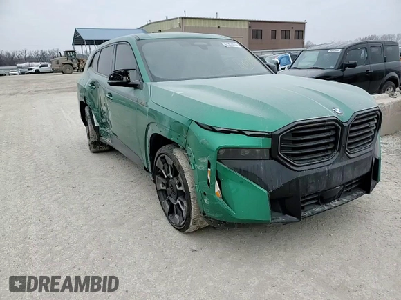 2024 BMW XM z VIN 5YM23CS05R9V07202, wystawiony jako Copart lot #42382675 z przebiegiem 10 028 mil mil oraz Szkody całkowita. Historia ofert i sprzedaży dostępna na DreamBid. Obrazek 10.