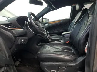 2017 Lincoln MKC Select z VIN 5LMCJ2D9XHUL46567, wystawiony jako Copart lot #64600175 z przebiegiem 65 089 mil mil oraz Szkoda całkowita • Salvage title. Historia ofert i sprzedaży dostępna na DreamBid. Obrazek 7.